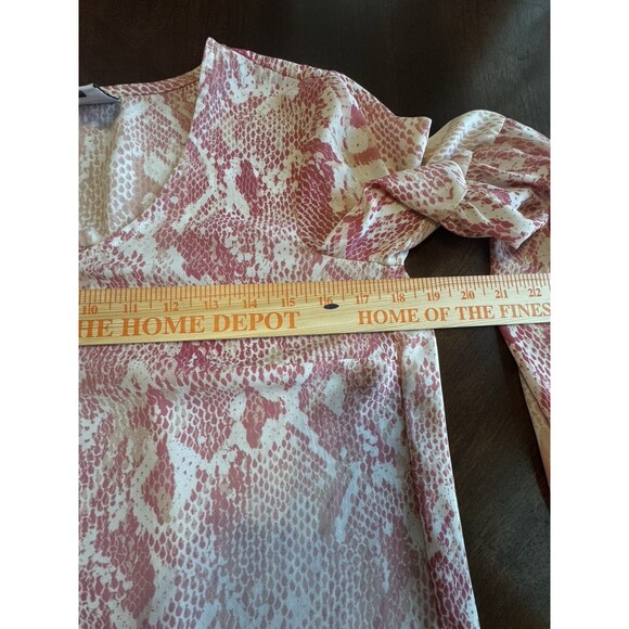 Cabi Top Womens XS Bethany Balloon Sleeve Pink Snakeskin Print Blouse Style 5708 - Picture 6 of 7